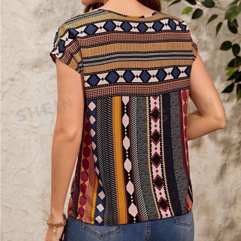 Multi-color Top. - Picture 2 of 4